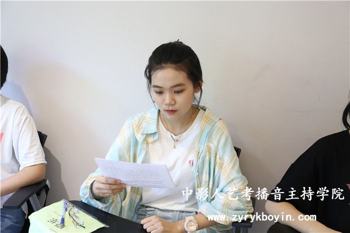 指定稿件朗誦