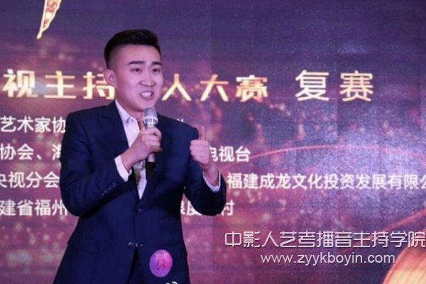 播音與主持系優秀選手孫丕顯.jpg